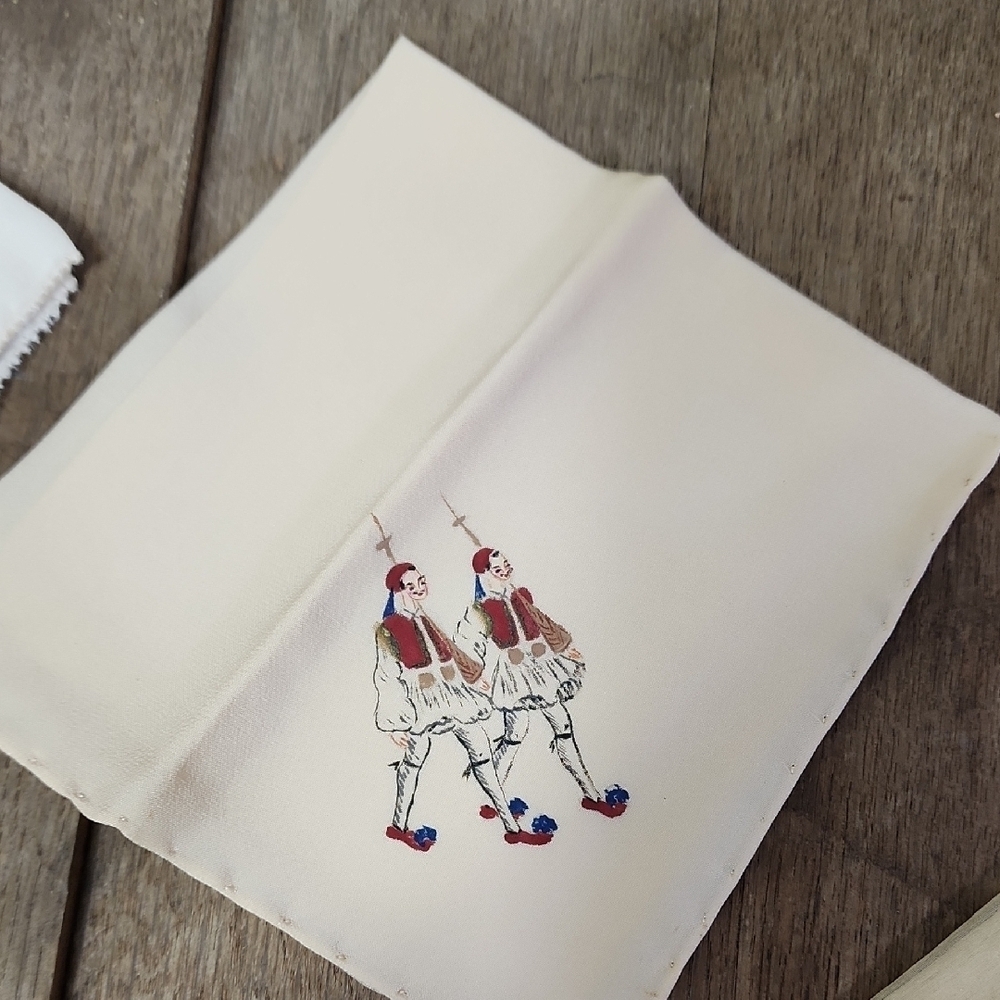 Vintage Handkerchief Set with Embroidered Designs - Picture 4 of 6